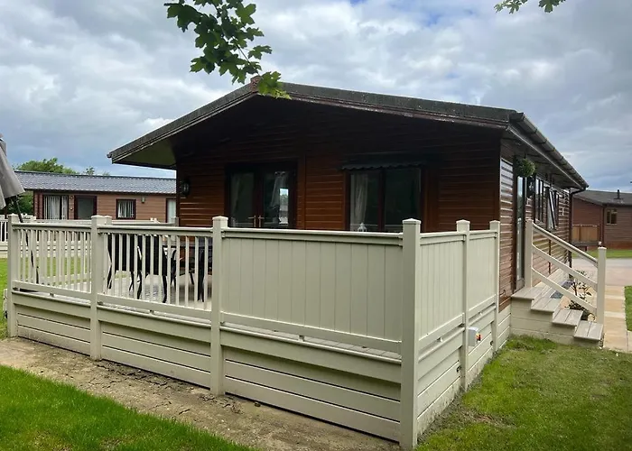 Woodland Lodge With Hot Tub